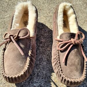 UGG Shoes / UGG Dakota / Indoor outdoor Moccasin slipper Women size 7